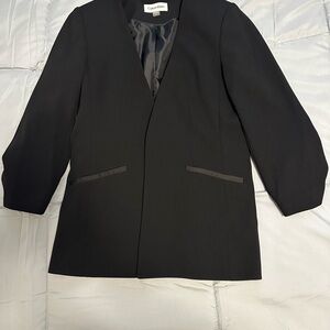 Black Callvin Klein suit for women.Size 8  in good condition condition.